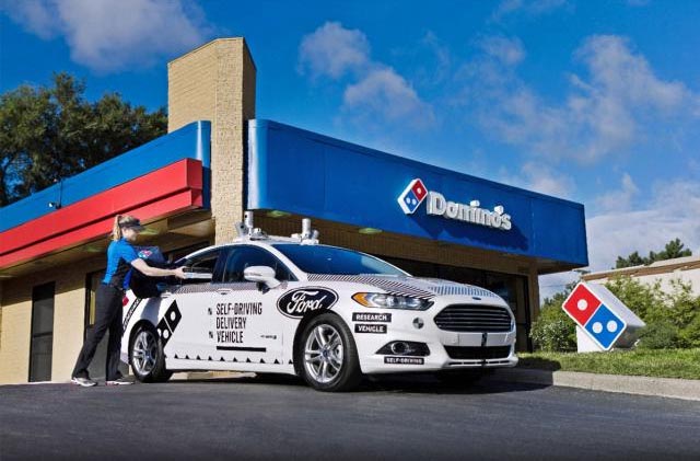 Ford y Domino’s estudian la entrega de pizzas a los vehículos autónomos