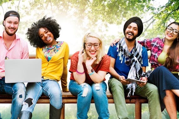 Los millennials multiculturales sienten que pueden cambiar a las grandes marcas