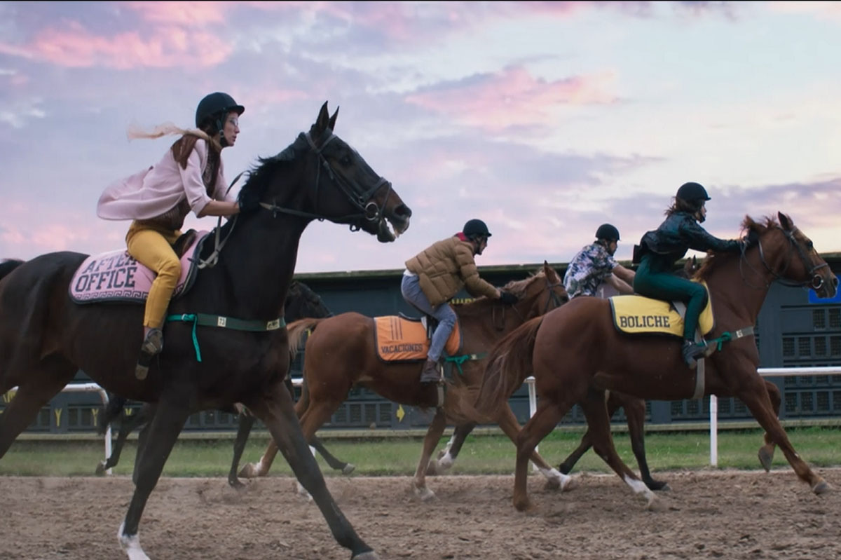 Preestreno: Lado C y Fernet Branca presentan “Carrera de caballos”, con dirección de Luciano Podcaminsky