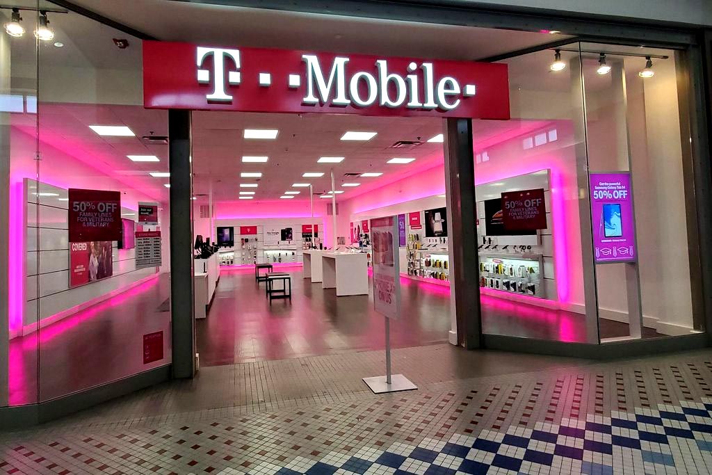 T-Mobile puso en review su cuenta de medios de 2.100 millones de dólares 