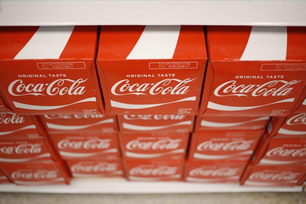 CocaCola lanza un masivo review de agencias globales  Adlatina