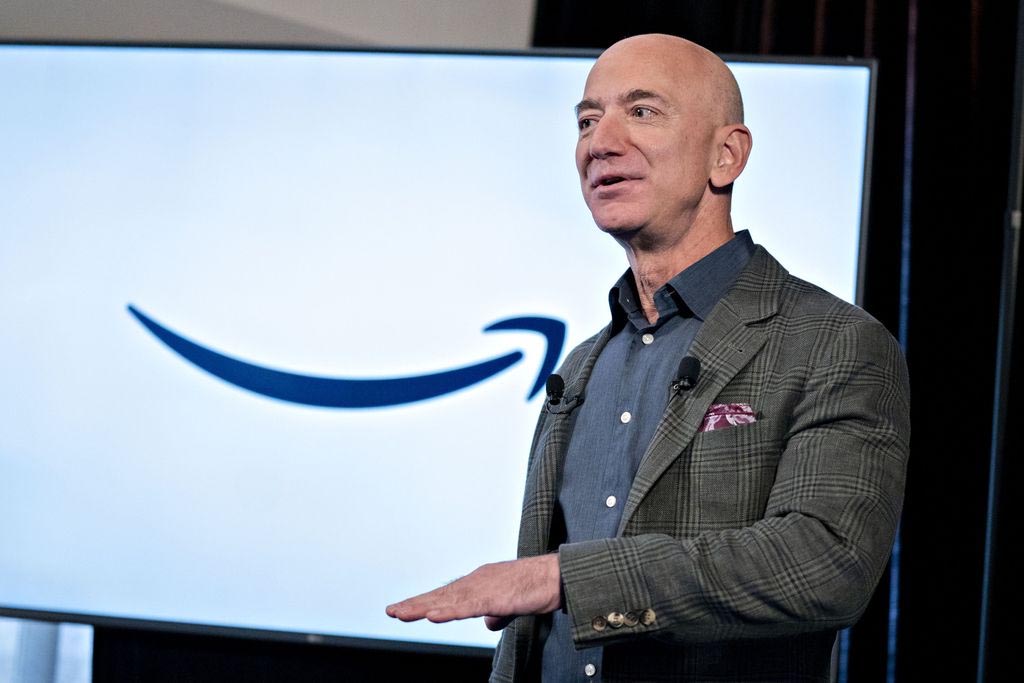 Jeff Bezos reconoció que Amazon “debería tratar mejor” a sus empleados
