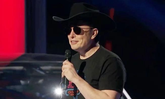 Los fans de Tesla ruegan a Musk que detenga sus ataques políticos