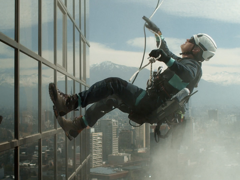 Preestreno: Rockstar Chile y Springtime lanzan su nueva campaña: “Rockeala en la pega”