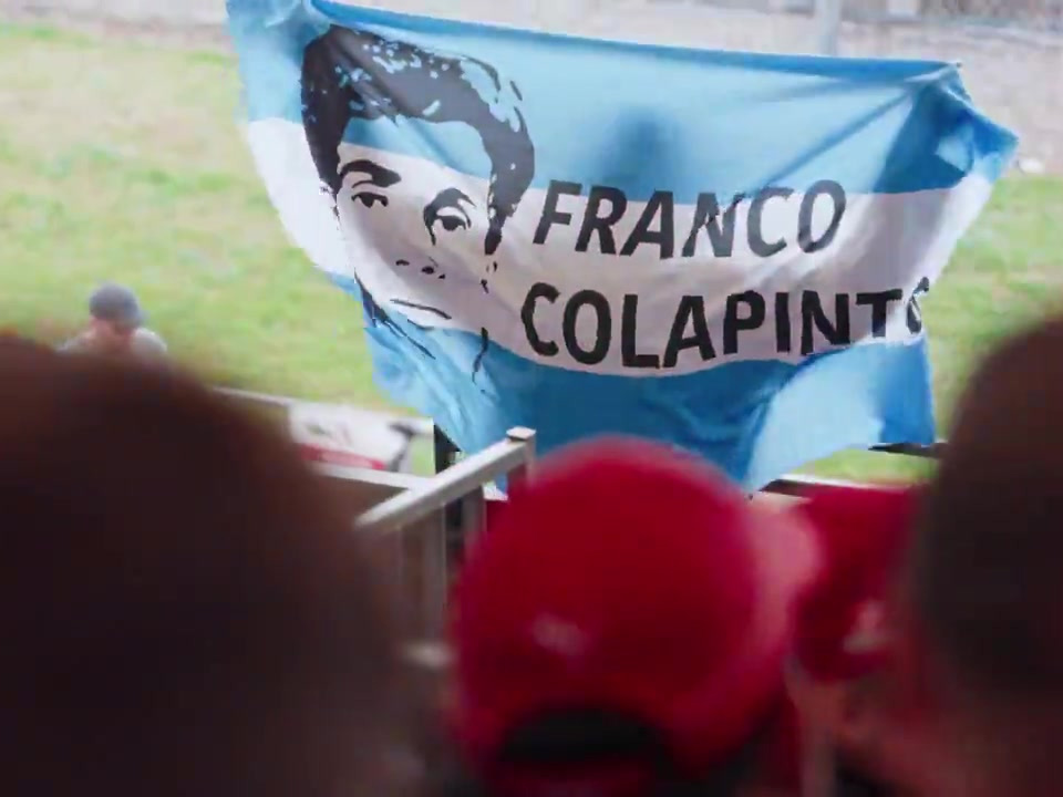 Preestreno: “Banderas”, de YPF y Plug Collective, con Franco Colapinto