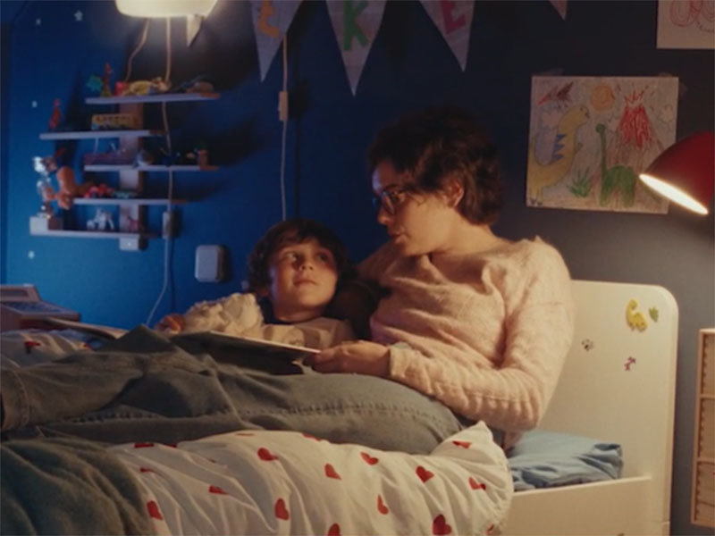 El anuncio navideño de Ikea insta a las familias a estar realmente presentes, no solo juntas físicamente