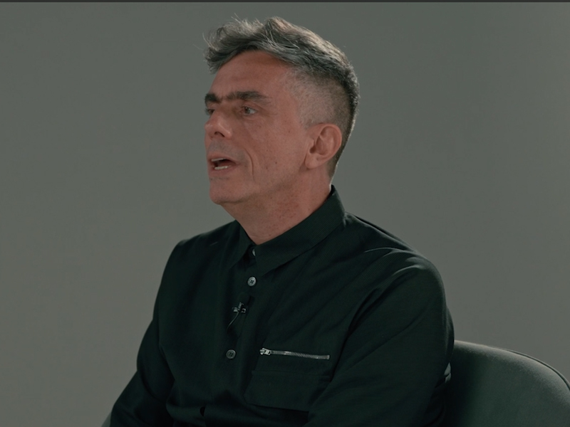 “En qué piensan los que piensan”: Carlos Pérez con Andy Fogwill