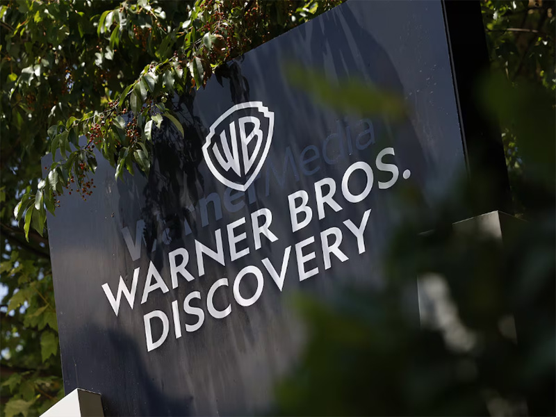 Paramount hace una oferta hostil por Warner Bros. a 30 dólares por acción