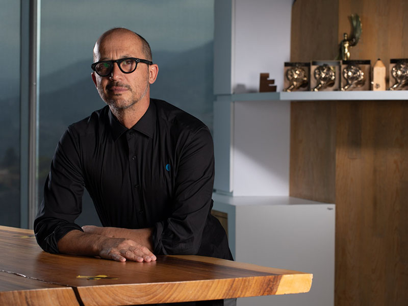 “He tenido el privilegio de vivir 18 años de crecimiento, retos, aprendizajes y relaciones que atesoro profundamente". 