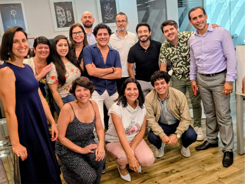  Líderes de planning y miembros del APG Perú junto a Diego Vergara Lizárraga (Der.), fundador del APG Perú.