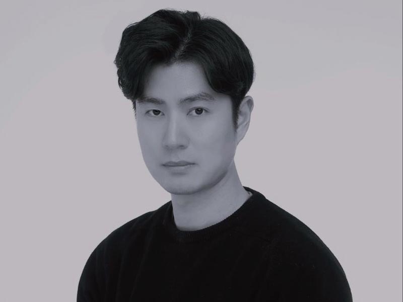 Jang cuenta con más de diecisiete años de experiencia en marketing, estrategia y desarrollo de marca.