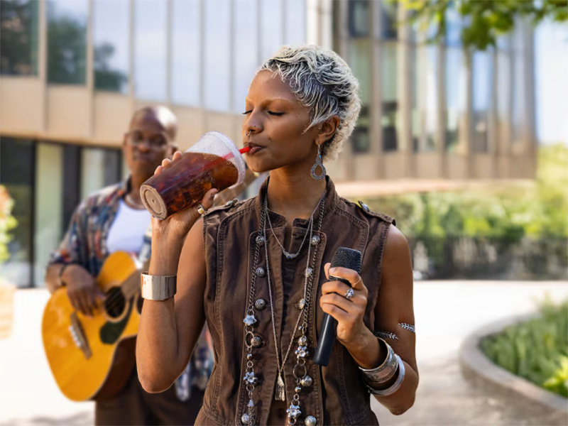 Folgers reinventa su jingle clásico para diversos estilos de vida y rituales post-mañana. (Folgers)