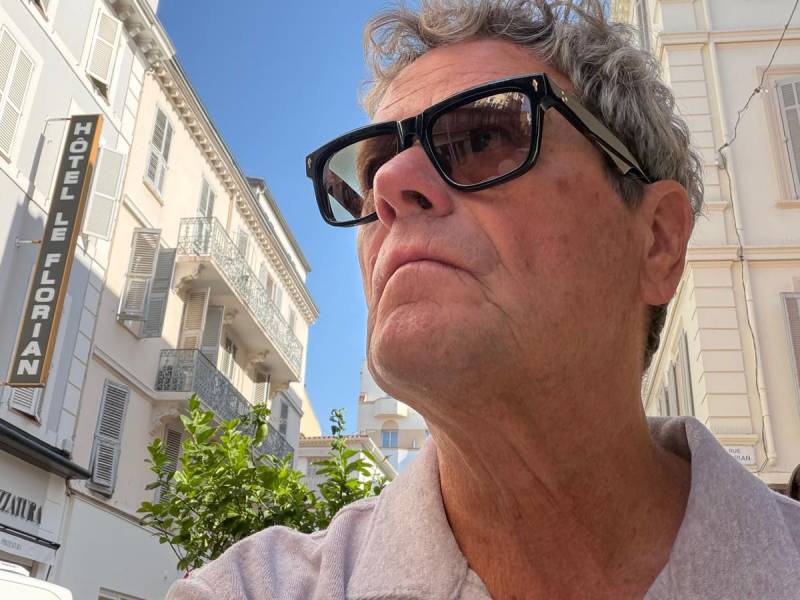 Vega Olmos: “Me acusan de ser un romántico. Lo soy. De los miles que romantizamos ideas. No somos más, pero somos muchos”. 