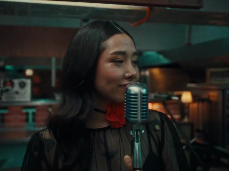 La sesión abre con un tributo a House of the Rising Sun, donde Karina Galicia canta el icónico verso “There’s a house in New Orleans they call the Rising Sun”, seguido de tres canciones originales, incluyendo un tema inédito.