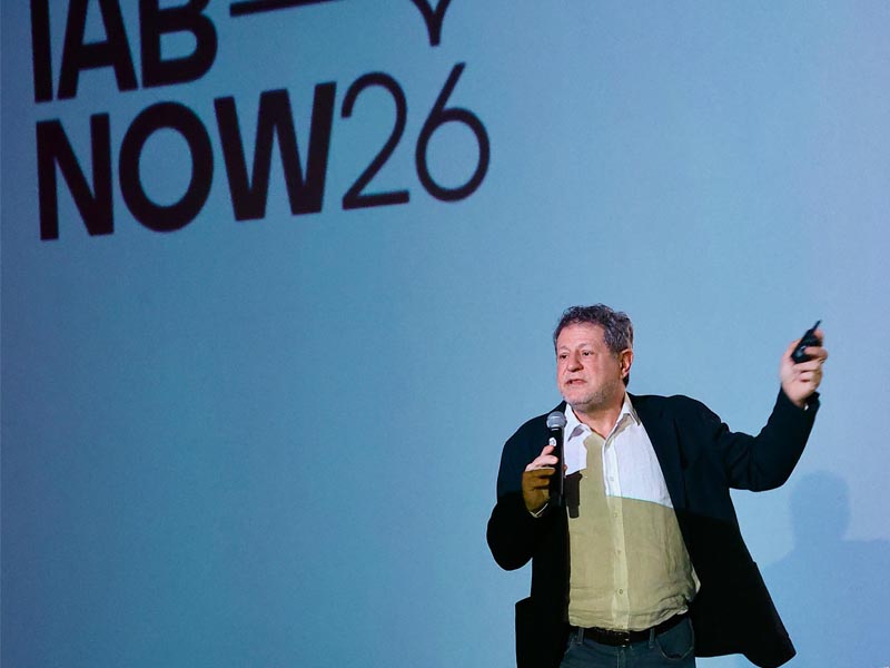 “La muerte de la creatividad promedio: la IA viene por tus ideas”, fue la charla que brindó Levy Yeyati en IAB Now.