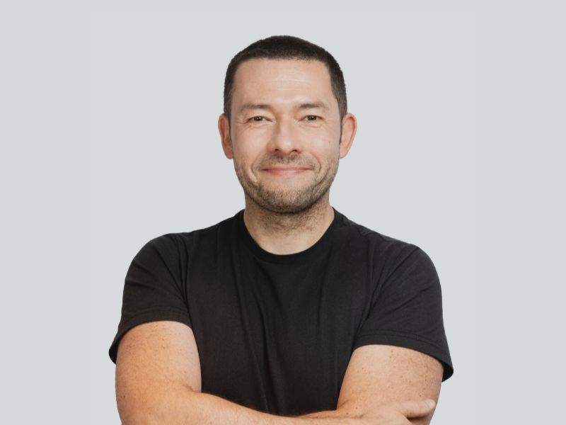 “Globant está entrando en un momento decisivo mientras construimos la próxima generación de servicios AI-Native. Es un honor asumir este rol y me entusiasma trabajar junto a nuestros equipos para redefinir cómo operamos en esta nueva era". 