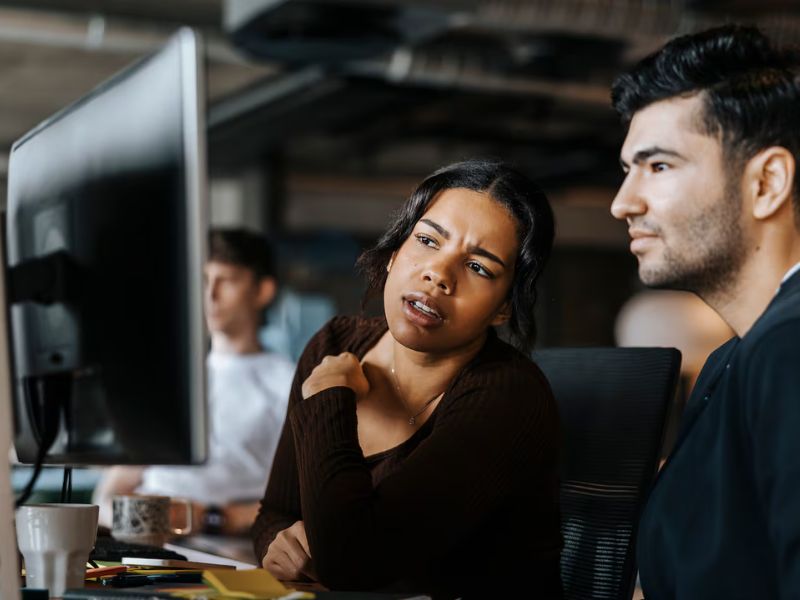 A medida que la IA transforma la publicidad, los profesionales del marketing tienen la oportunidad de definir las normas sobre autenticidad, transparencia y confianza del consumidor antes de que otros lo hagan por ellos. (Getty Images)