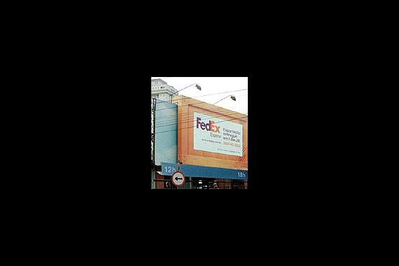 Panel móvil de Almap BBDO para FedEx instalado hace cinco días