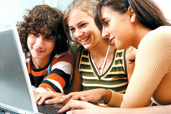 Los hispanos son el grupo de mayor crecimiento en el uso de internet
