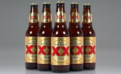Inesperado retiro de las botellas de Dos Equis Ambar de las góndolas norteamericanas