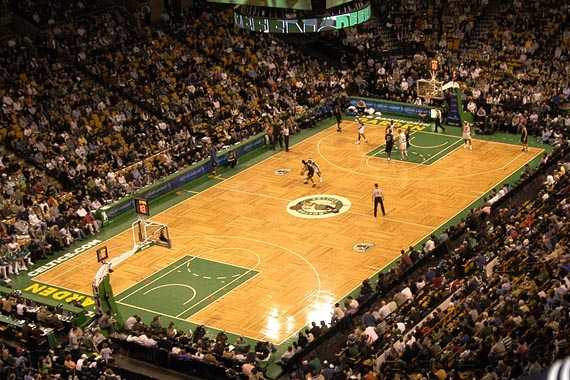 La NBA habilita espacios publicitarios sobre la cancha y en los tableros |  Adlatina